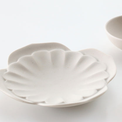 Shin Kwangsub Ceramics Matte Glazed - Chrysanthemum plate