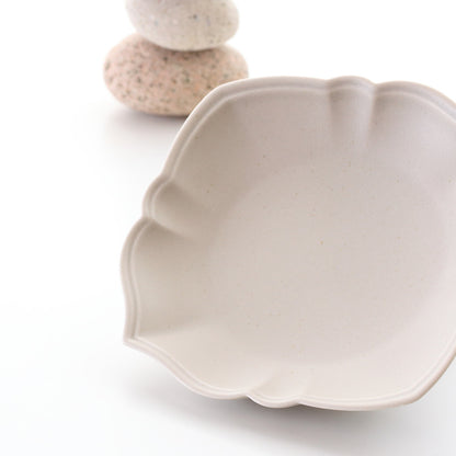 Shin Kwangsub Ceramics Matte Glazed - Water Chesnut Flower plate