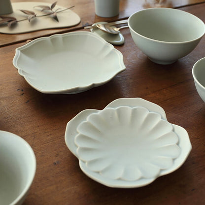 Shin Kwangsub Ceramics Matte Glazed - Chrysanthemum plate