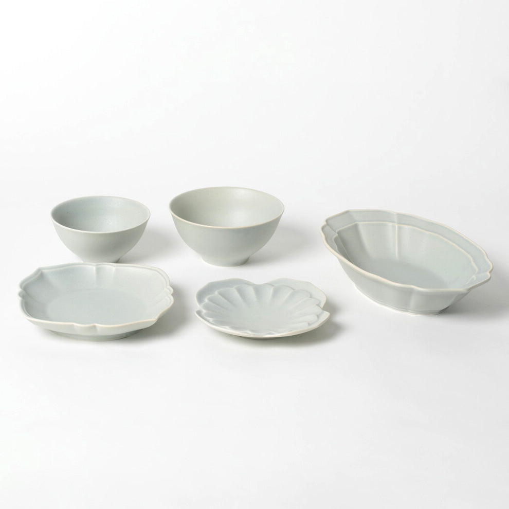 Shin Kwangsub Ceramics Matte Glazed - Water Chesnut Flower plate