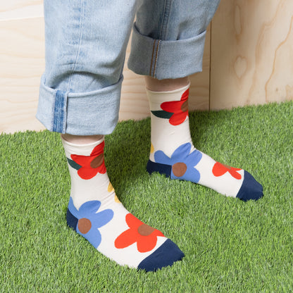 women's ankle socks white with cute blue red flowers on feet