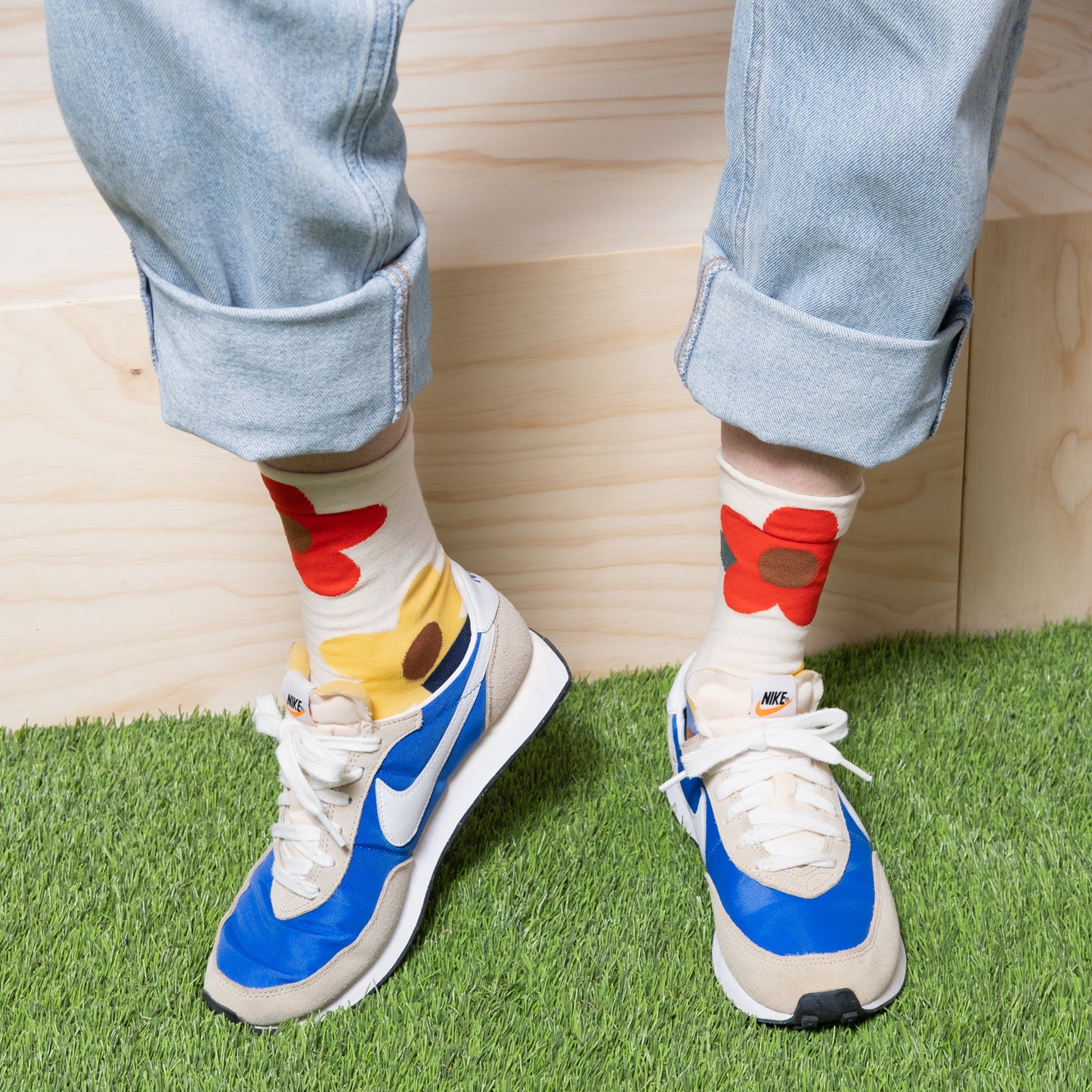 women's ankle socks white with cute blue red flowers with blue nike shoes