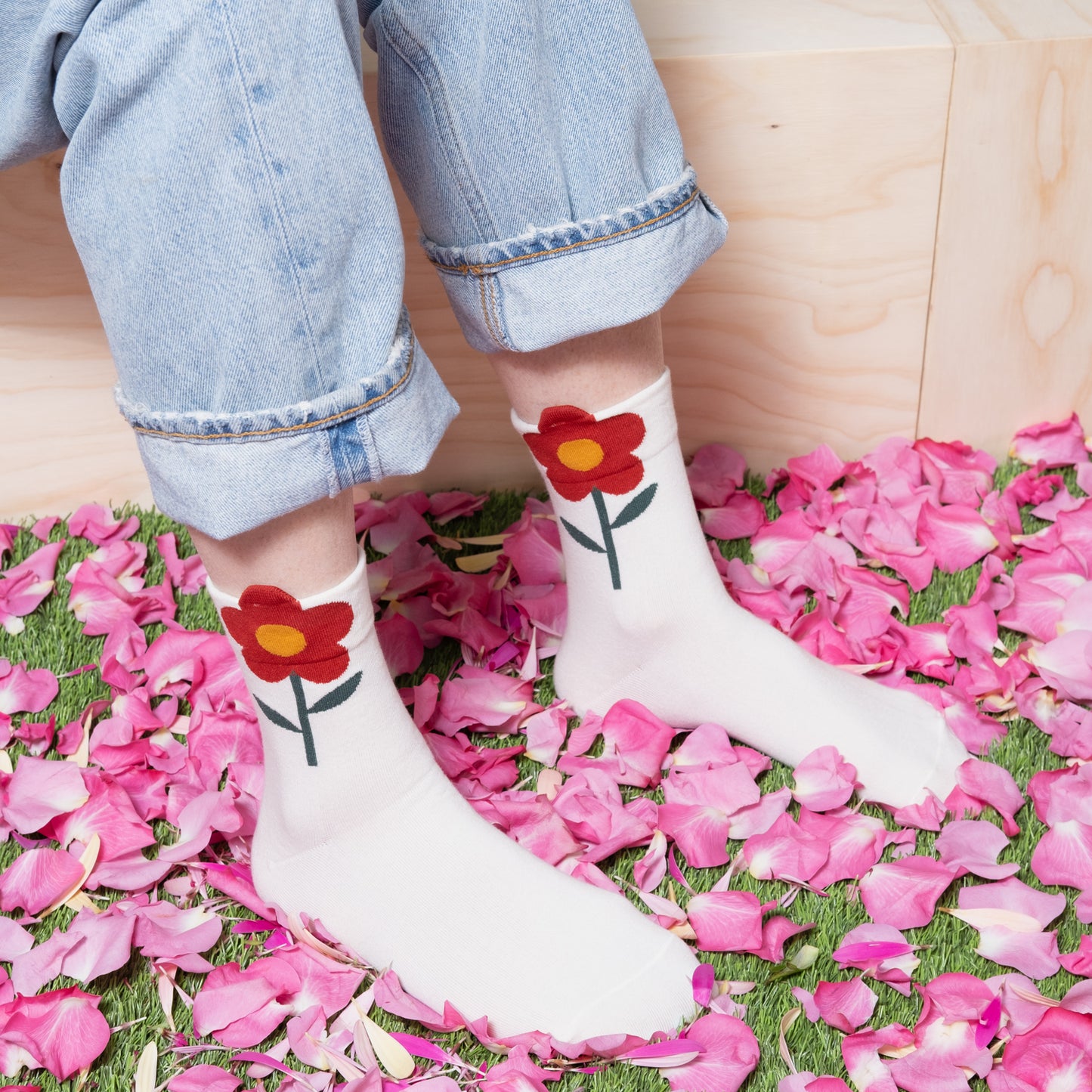 Playful look with white ankle socks, red flower with jeans