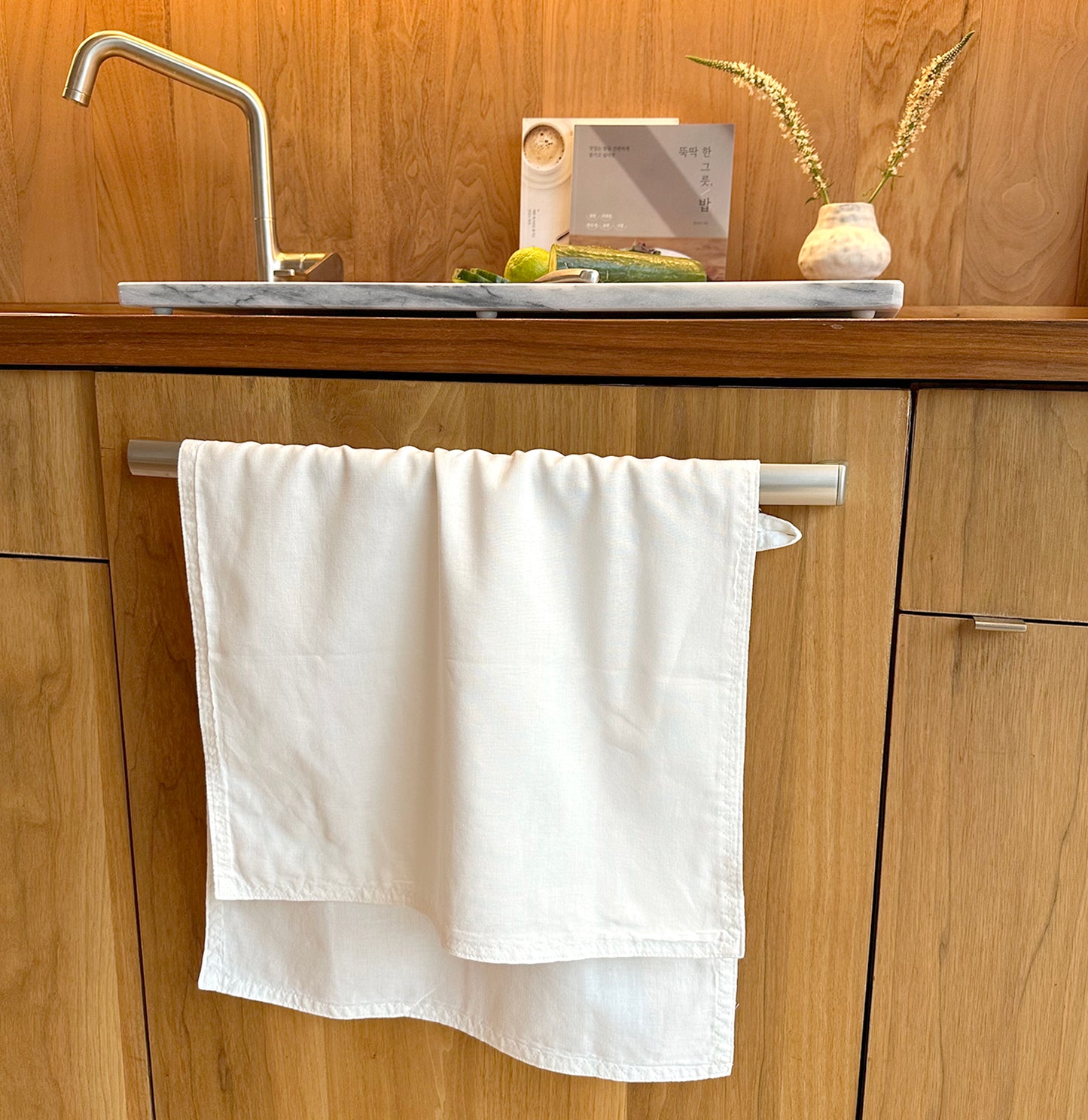 Rawon 2 Ply Cotton Hand Towel w a hanger loop (a set of 2)